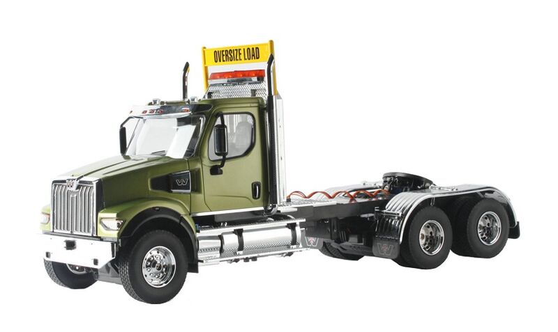 1:16 Scale Remote Controlled Western Star Truck with Low Loader Trailer