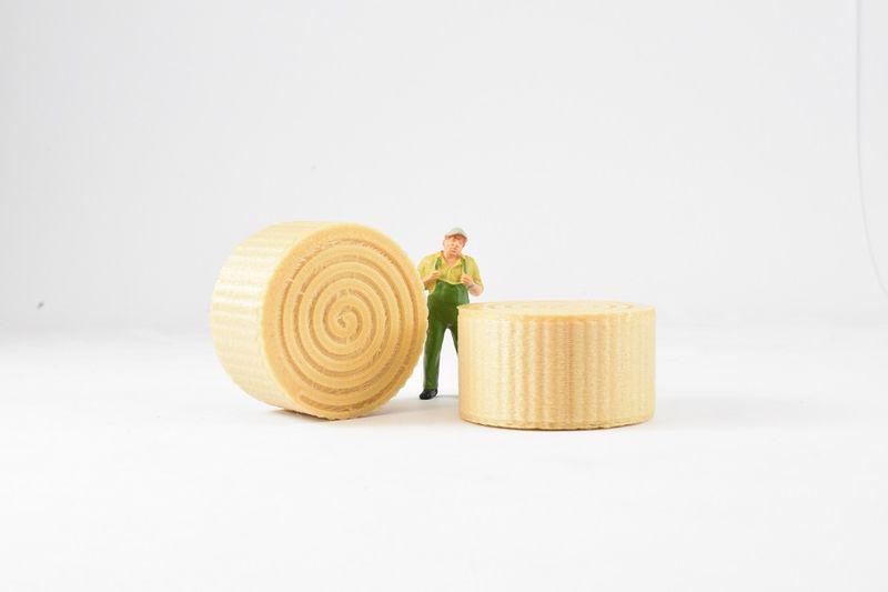 JTT HO-Scale Hay Bales (35-Pack) – Scenery Model #95582 For Dioramas & Train Layouts
