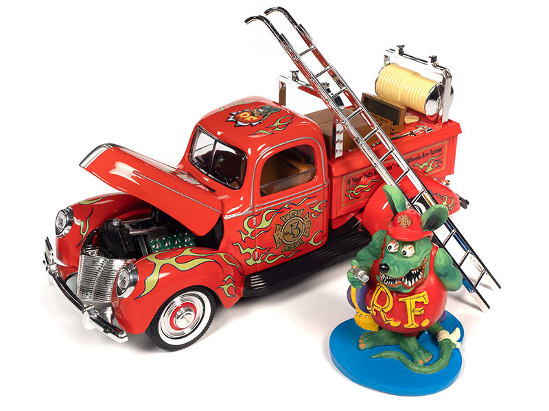 Auto World 1:18 Rat Fink - Fire Truck & Resin Figure