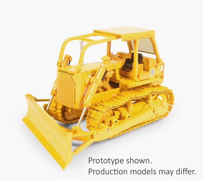 CCM Models 1:48 Caterpillar D7G Dozer with A-Blade and Winch