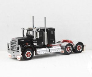 1:50 Scale Kenworth W900 Truck Low Line Sleeper - Black with Red Chassis