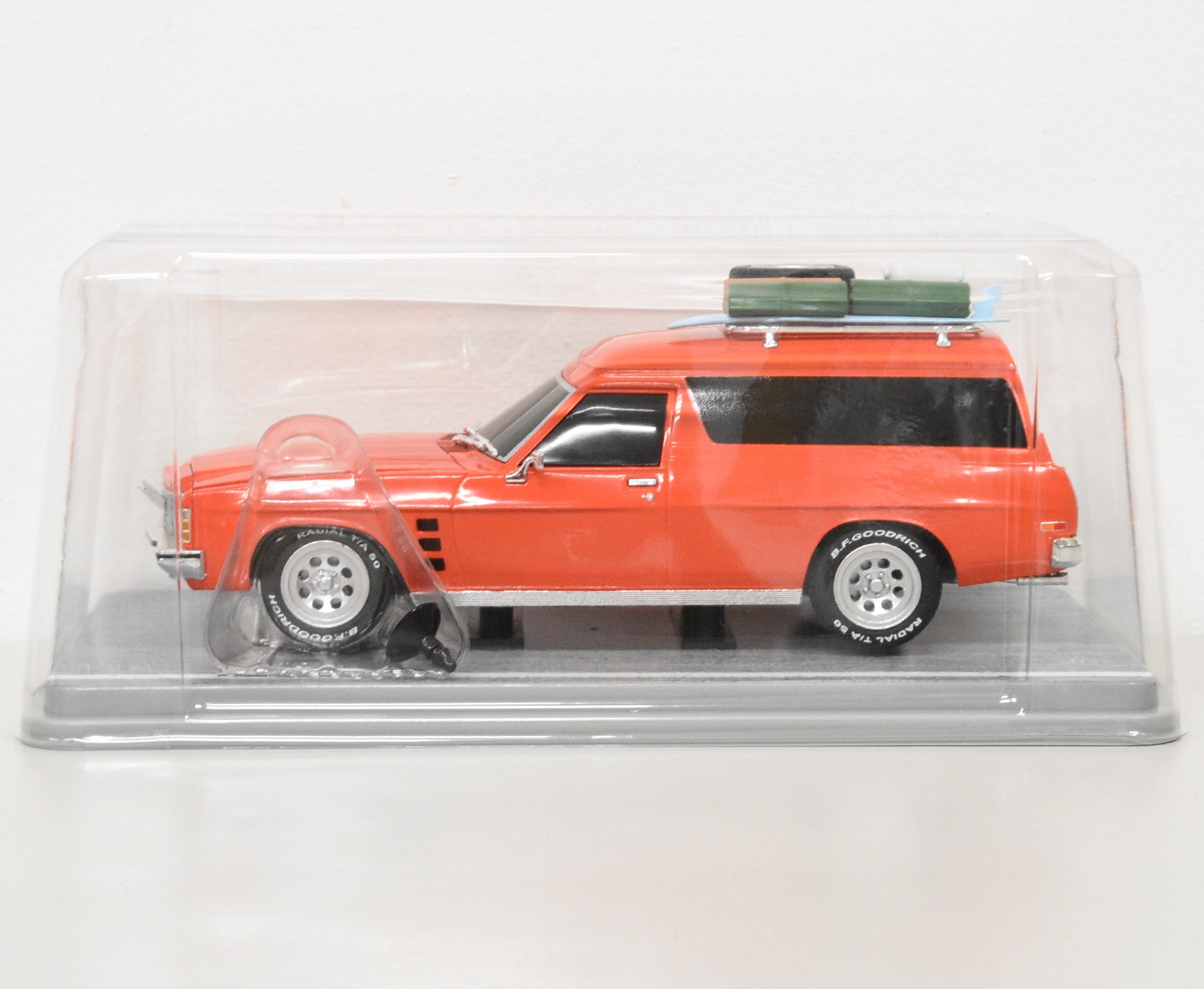 1:24 Scale Holden HJ Panel Van - Max's with Working front and rear lights - Image 2