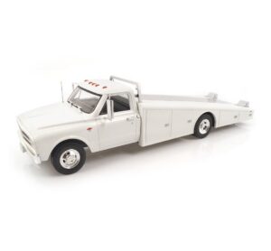 1:18 Scale Chevrolet C-30 Ramp Truck - White