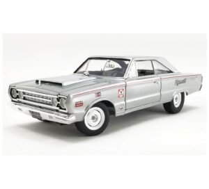 1:18 Scale 1967 Plymouth Belvedere Lightweight - Silver Bullet