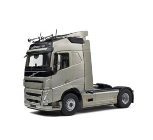 1:24 Scale Volvo FH16 Globetrotter XL Truck - Bronze