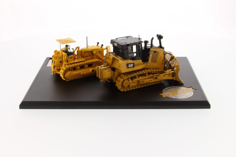 1:50 Scale Caterpillar D7 (17A) and D7E Electric Drive Dozers - Image 2