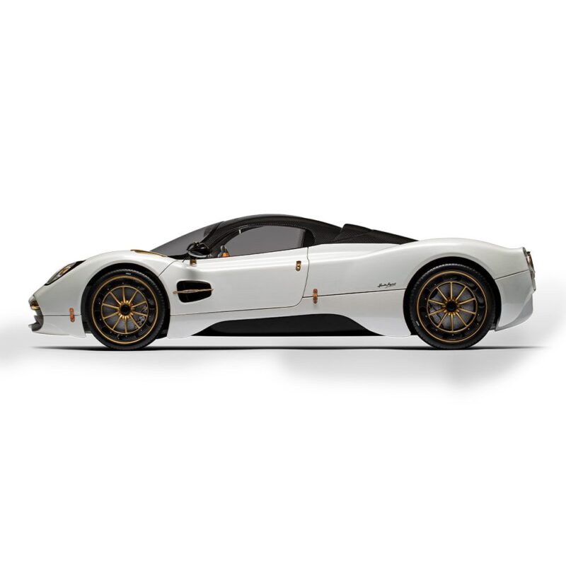 1:8 Scale Pagani Utopia Coupé BIANCO PERLA Model Kit - Image 3