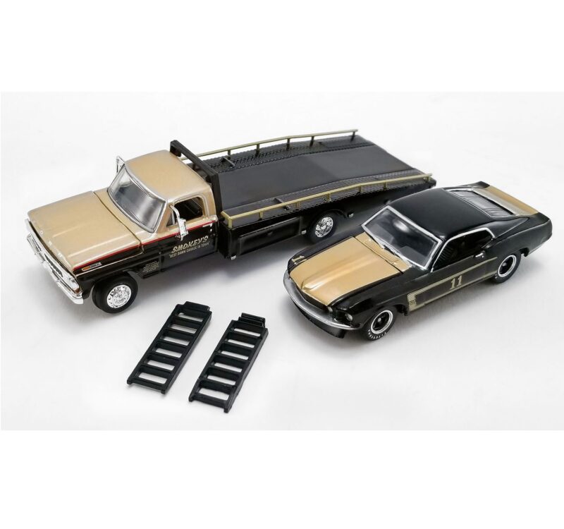 1:64 Scale Ford F-350 Ramp Truck with 1969 Boss 302 Trans Am Mustang #11 Smokey Yunick - Image 2