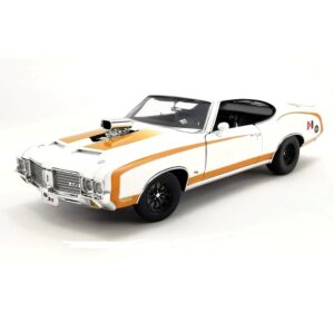 1:18 Scale 1972 Oldsmobile 442 Hurst - White with Gold Stripes
