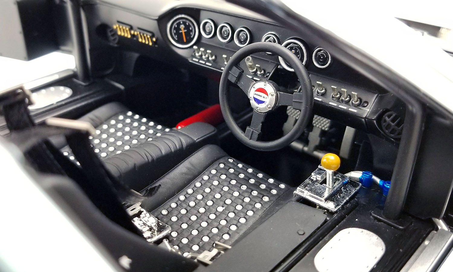 1:12 Scale #22 1969 Ford GT40 MKI - 1969 Sebring 12 Hours Champion