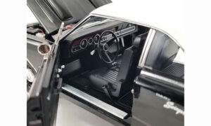 1:18 Scale 1970 Dodge Dart Swinger 340 - Vinyl Top