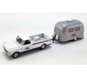 1:64 Scale 1968 Chevrolet C-10 Pick Up Truck with Airstream Camper
