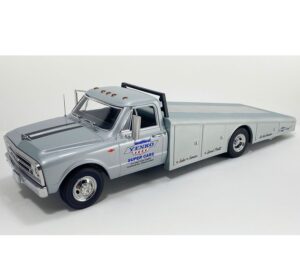 1:18 Scale 1967 Chevrolet C-30 Ramp Truck - Yenko Super Cars