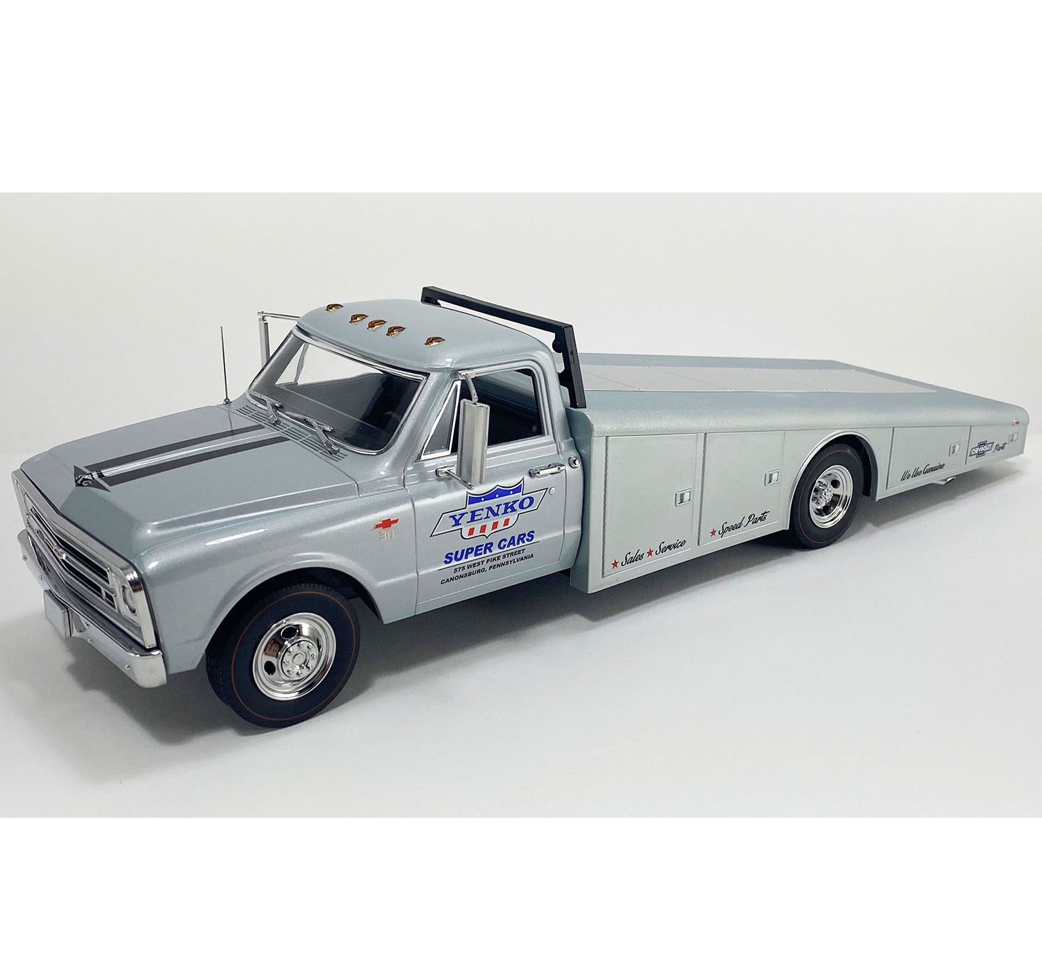 1:18 Scale 1967 Chevrolet C-30 Ramp Truck - Yenko Super Cars