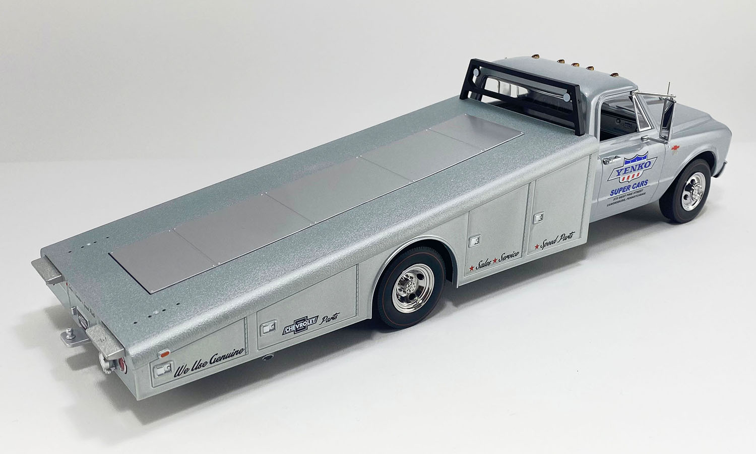 1:18 Scale 1967 Chevrolet C-30 Ramp Truck - Yenko Super Cars - Image 2