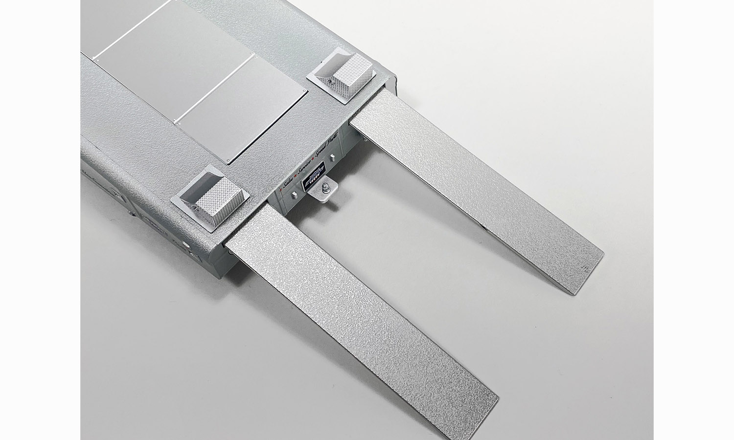 1:18 Scale 1967 Chevrolet C-30 Ramp Truck - Yenko Super Cars - Image 3