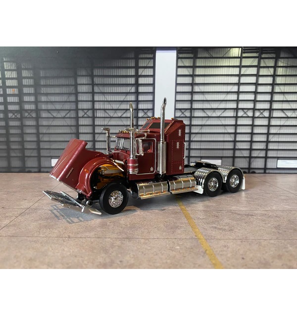 1:50 Scale Kenworth W900 Truck - Burgundy
