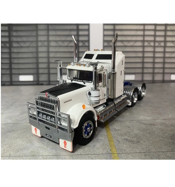 1:50 Scale Kenworth W900 Truck - White with Blue Chassis