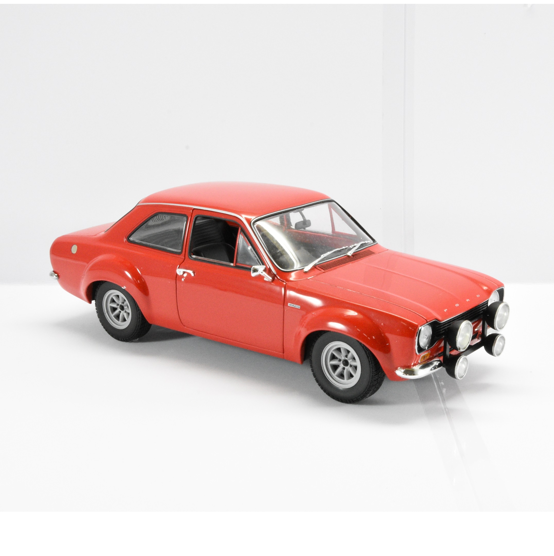 1:18 Scale 1970 FORD ESCORT MKI RS1600 'AVO' - Red