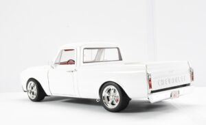 1:18 Scale 1967 Chevrolet C10 Pick Up White