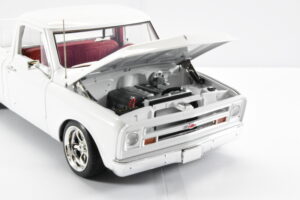 1:18 Scale 1967 Chevrolet C10 Pick Up White