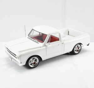 1:18 Scale 1967 Chevrolet C10 Pick Up White